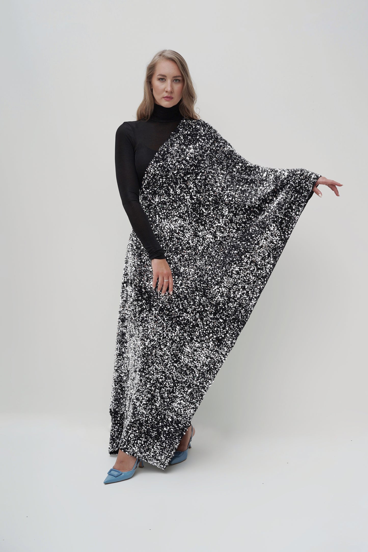 Silbernes One-Shoulder Pailletten-Kleid