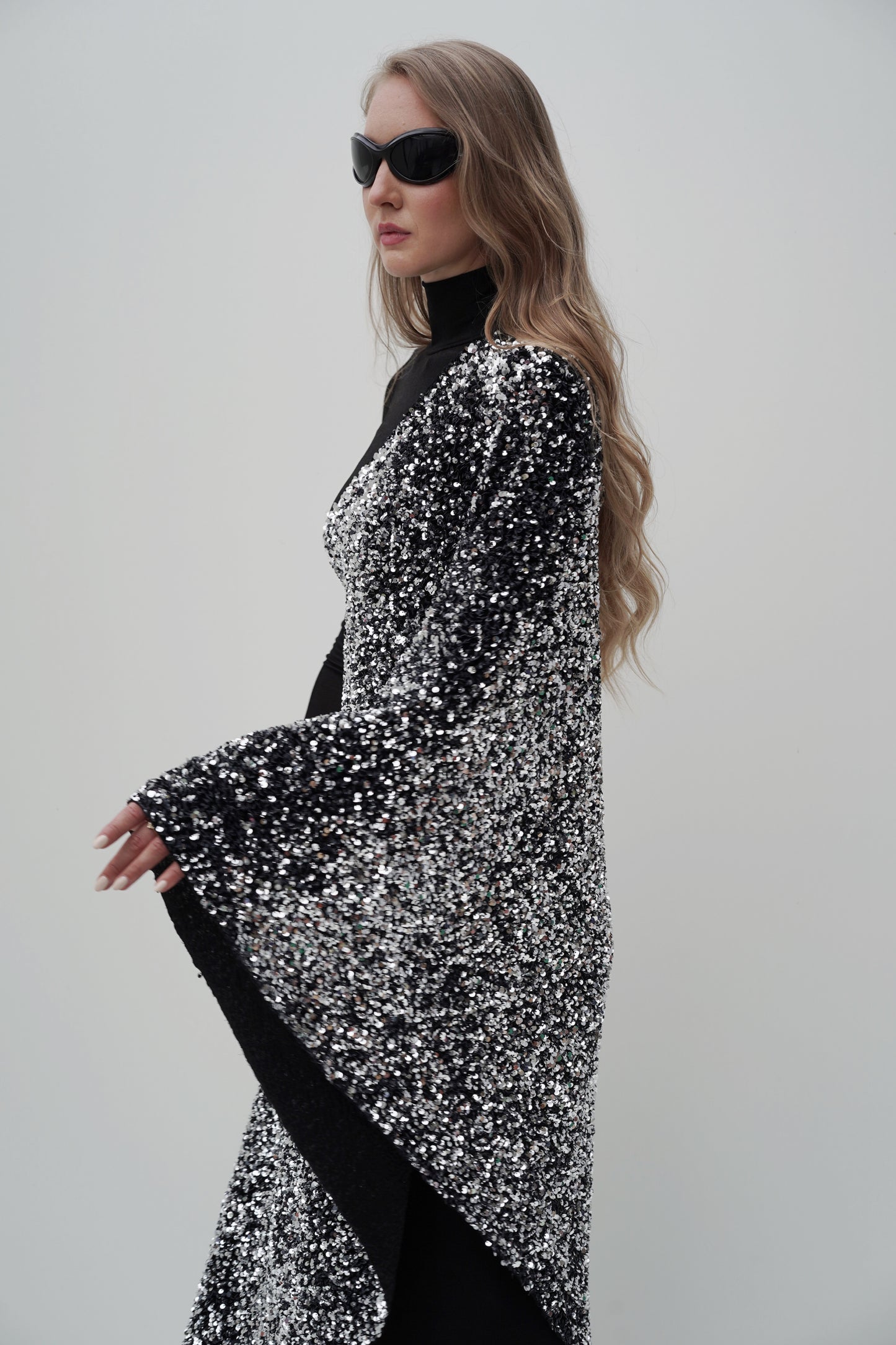 Silbernes One-Shoulder Pailletten-Kleid