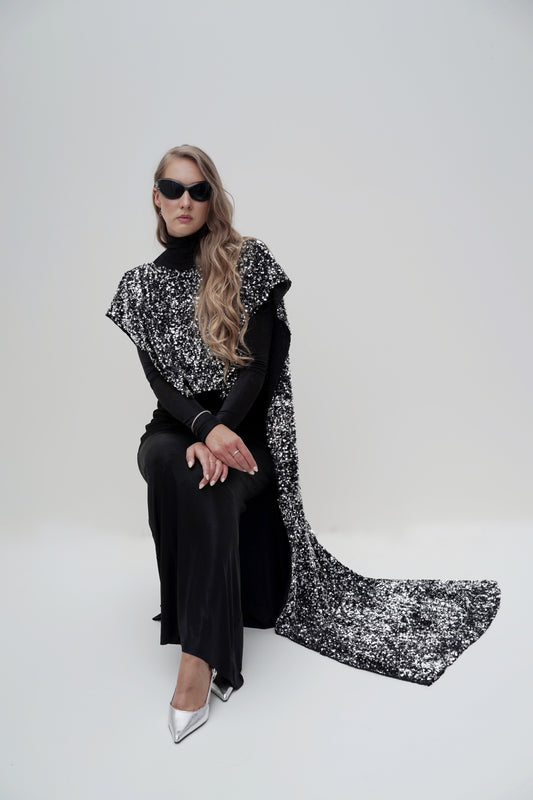 Silbernes Pailletten-Cape-Kleid